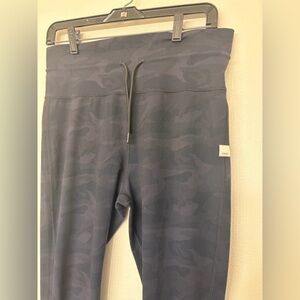 Vuori Women’s Activewear High Waist Black Camouflage Daily Leggings Size XL